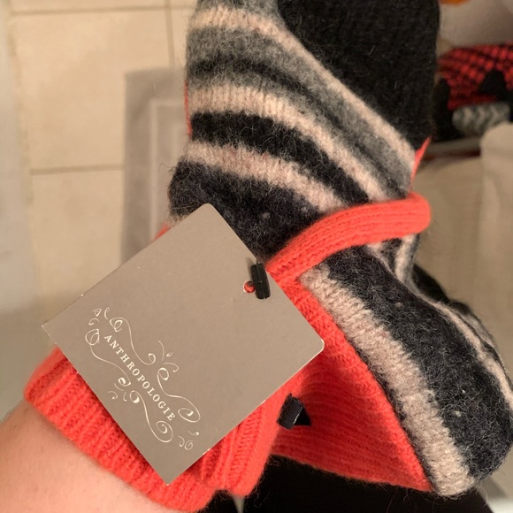 NWT Anthro Reclaimed Wool Mittens! - Picture 6 of 7